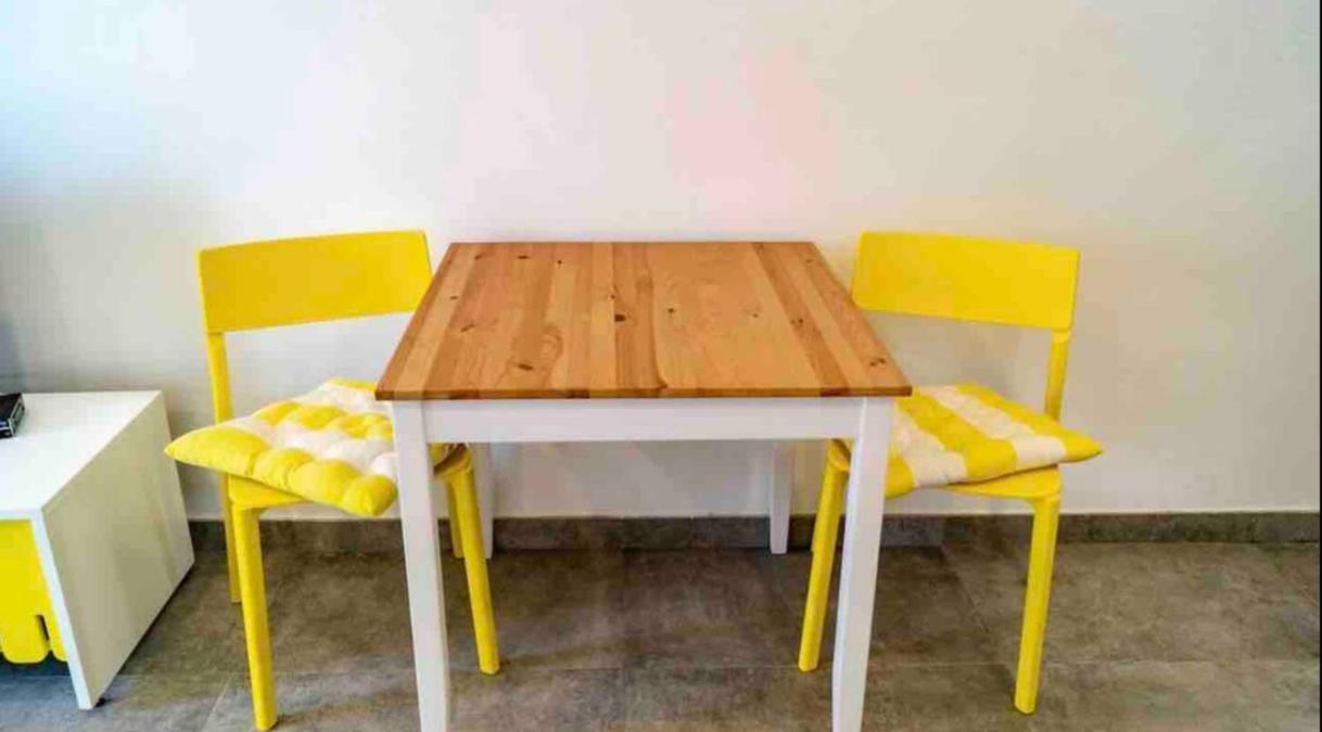 Nicely Furnished 1 Bedroom In Apartment